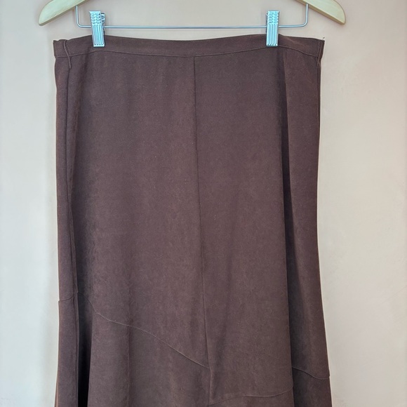 Chic Brown Midi Skirt - Picture 2 of 11